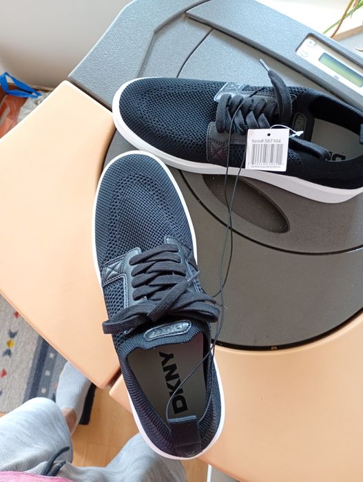 Pantofi sport DKNY 43 model deosebit