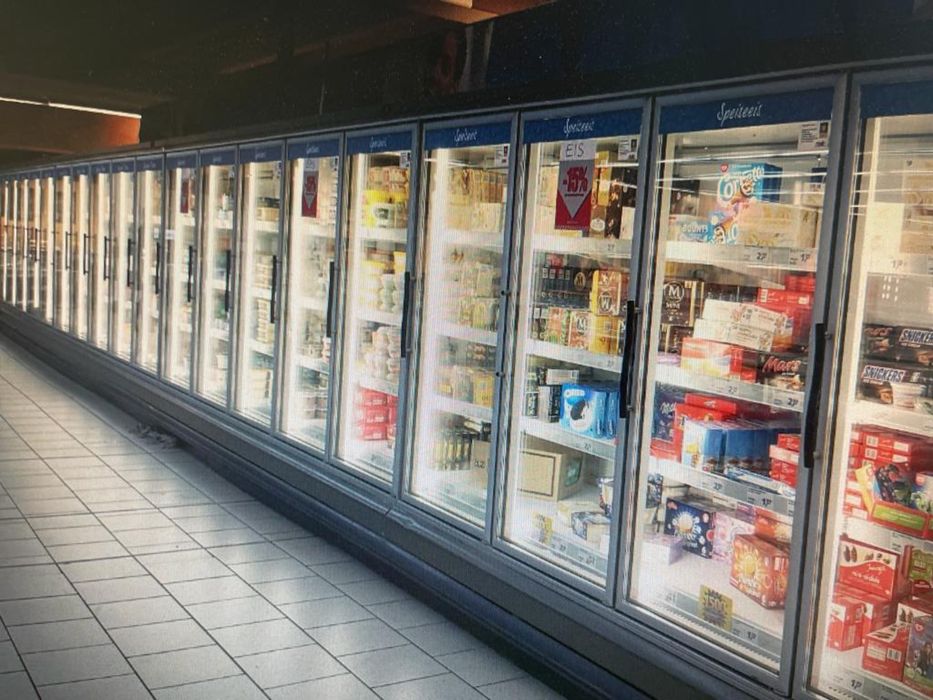 Хладилна витрина със стъклени врати