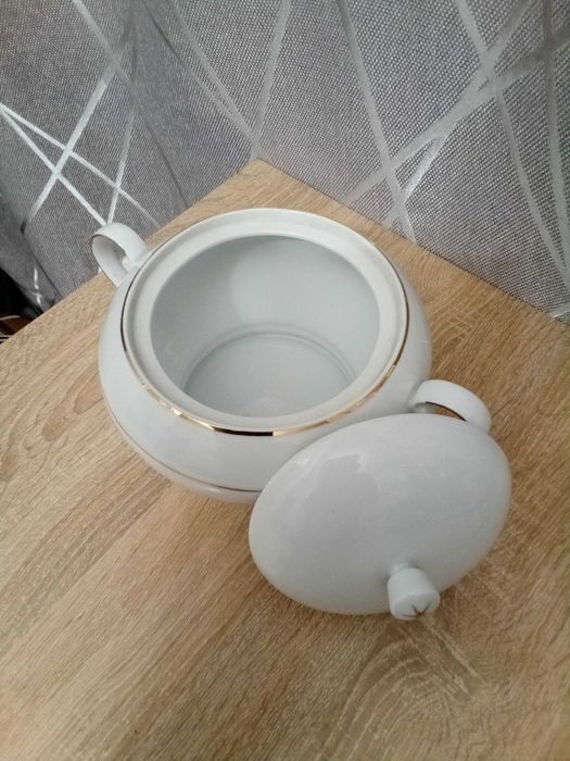 Салатницы хрусталь,ведерки для льда,супница.