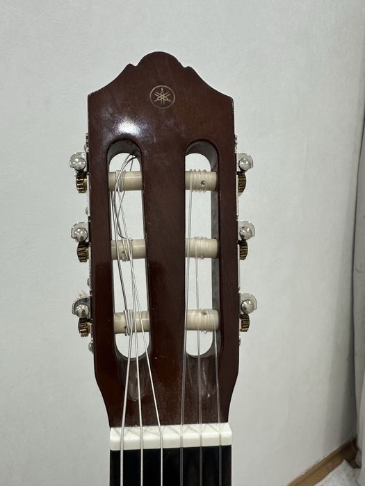 Гитара Yamaha c40, классическая