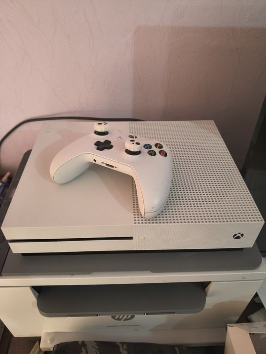 Xbox One S в комплект с игри