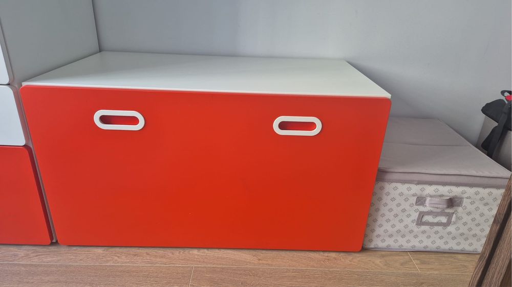 comoda ikea rosu cu alb