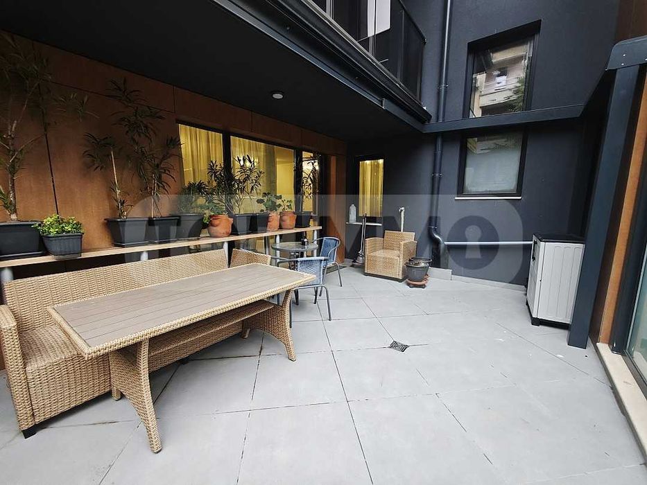 Тристаен апартамент под наем в центъра на Варна