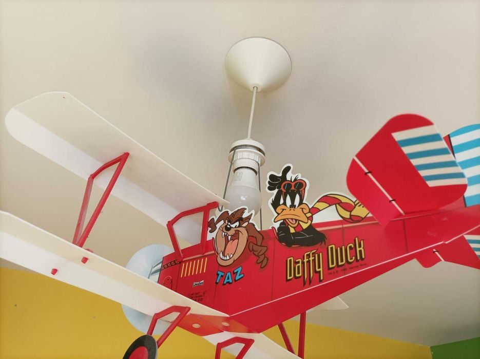 Детски полилеи „Самолет“ Looney Tunes – Силвестър, Туити и Тас