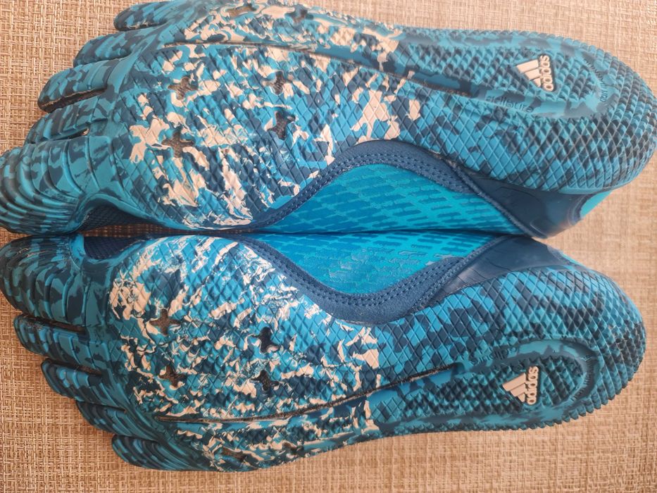 Adidas Adipure са обувки с пръсти. Синьо и черно.Аналог Five Fingers