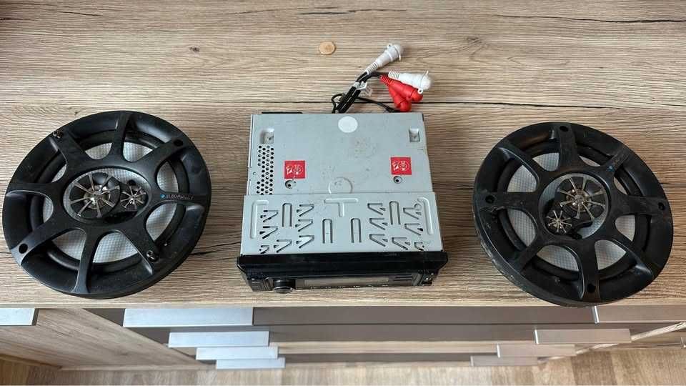 Blaupunkt модел TORONTO 410 BT има USB и Bluetooth с тонколони 16.5см