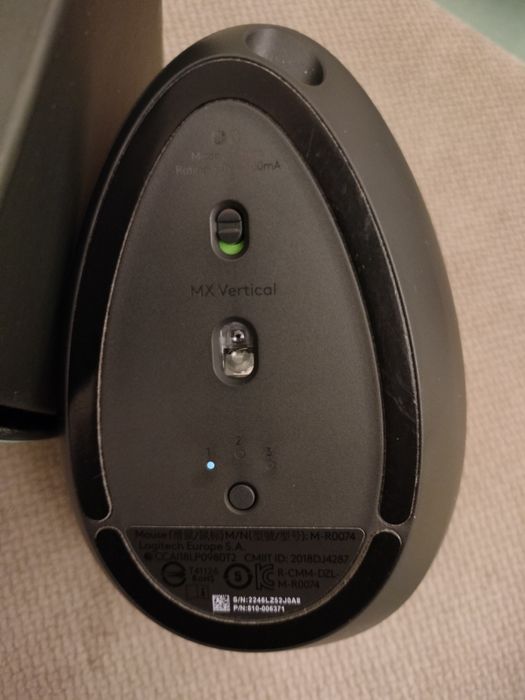 Logitech MX Vertical вертикальная мышка