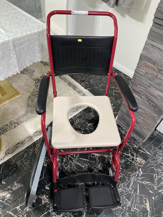 scaun rulant cu vas WC nou nefolosit pentru batrani cu dizabilitati