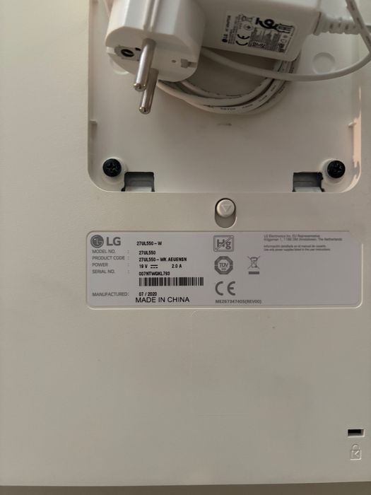Монитор LG 27UL550 - W
