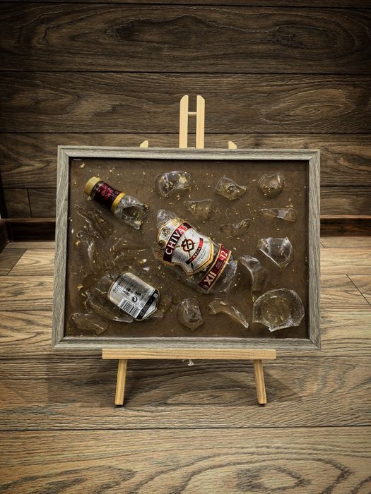 Ръчно изработени картини, заляти с епоксидна смола.