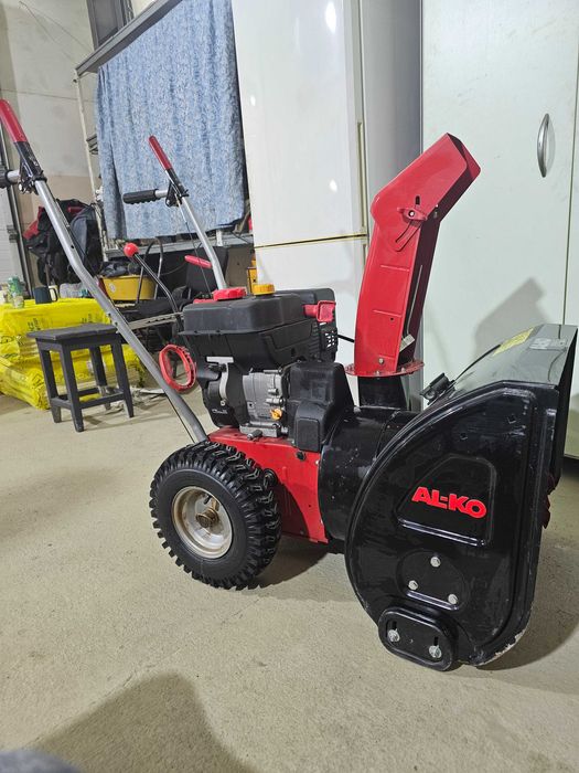 Снегоуборочная машина