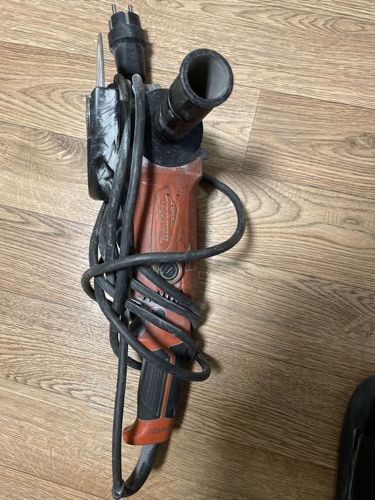 Продам болгарку Makita