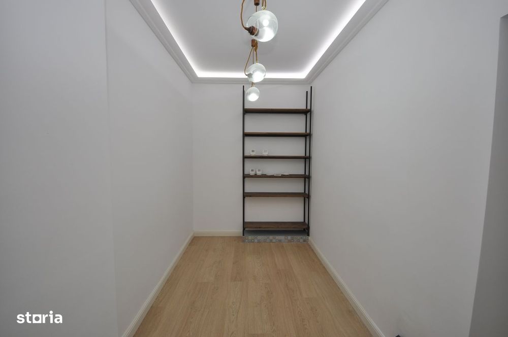Apartament cu 3 Camere Potrivit pentru Birou - Victoriei