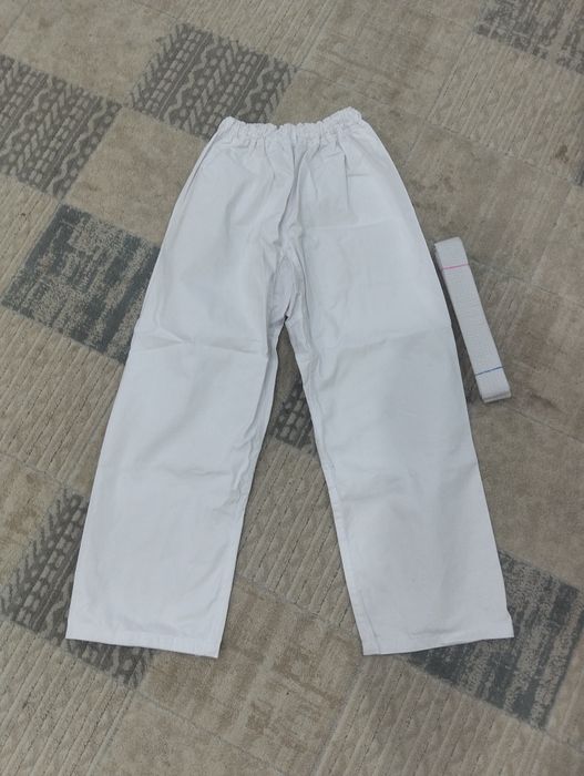 Каратэге арналған киімдер сатылады жаңа