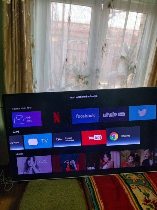 Vând Smart TV Starlight 50 inch.