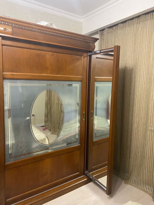 Шкаф массивый, настоящий дуб.