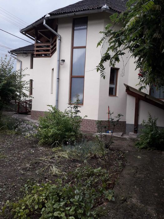 Casa individuala, teren si anexe, zona centrala