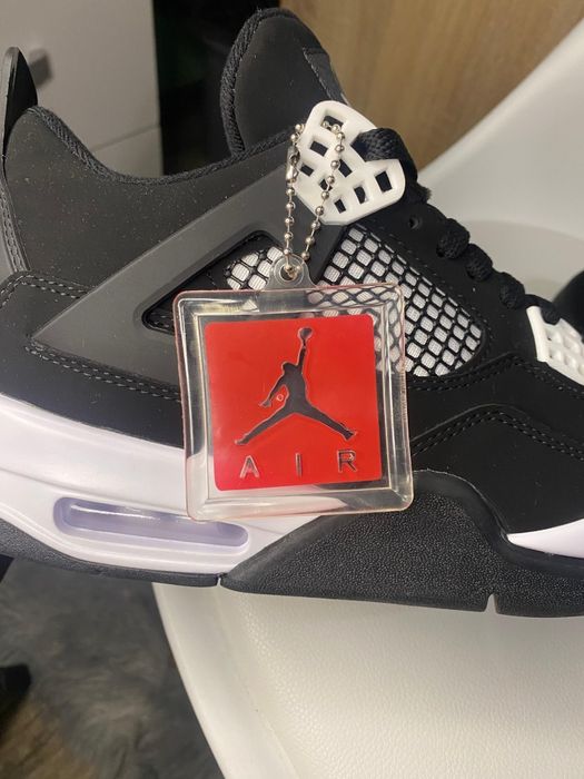 Jordan 4 White Thunder