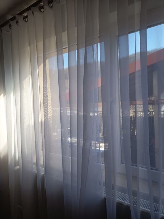 Două bucăți de 400x240 cm, lățimea 400cm și înălțimea 240 cm.