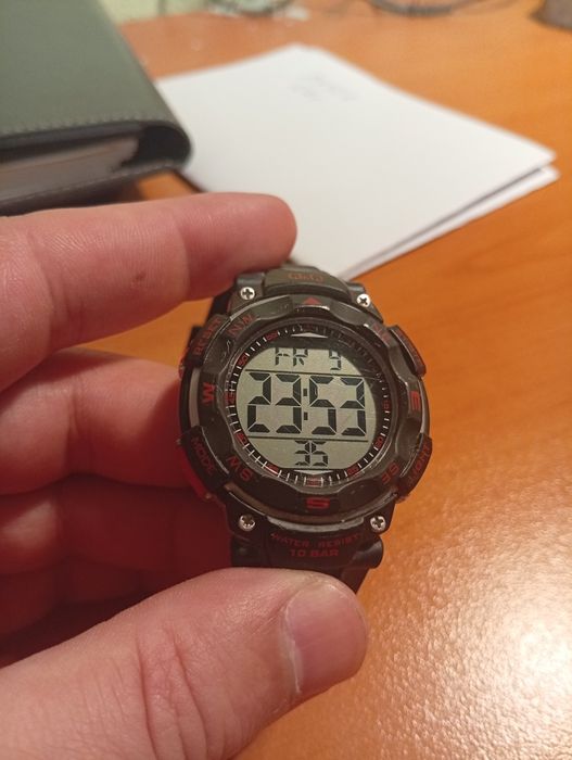 Часовник дигитален QQ