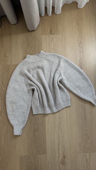 Обемен бежов пуловер H&M, размер S
