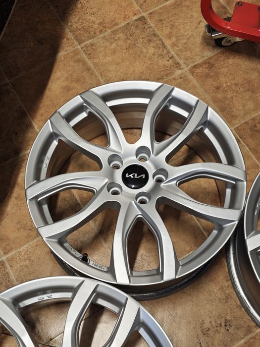 18"ки джанти  5x114.3/67.1 оригинални от Kia