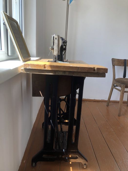 Продам швейную машинку