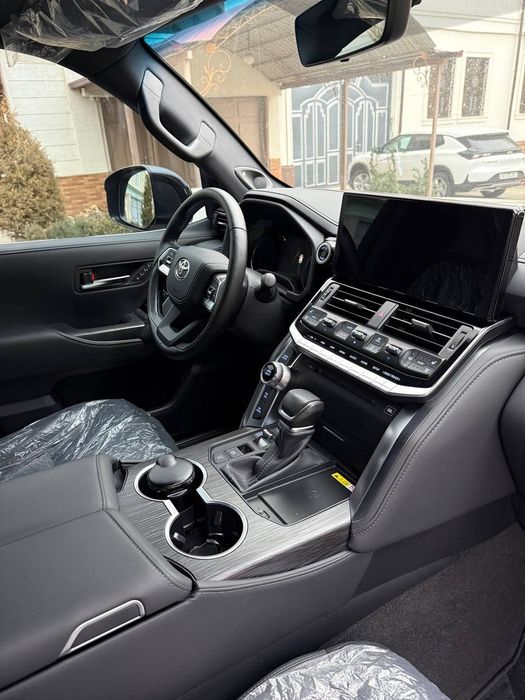 Toyota 300 land cruiser