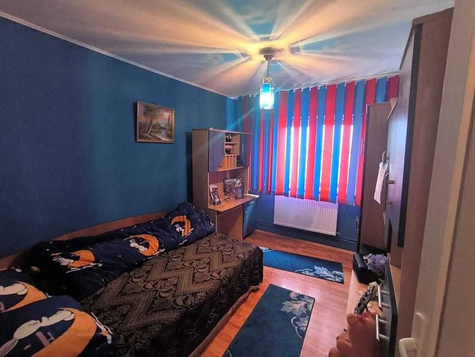 vand apartament 3 camere Motru