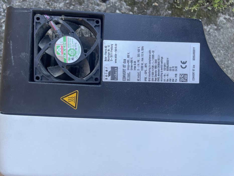 Vând 2 Convertoare Solar Fabrik – DC/AC (invertor/convertor sistem fotovoltaic)