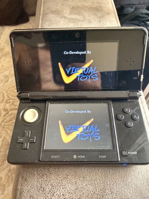 Nintendo 3ds с игри и геймарски куфар