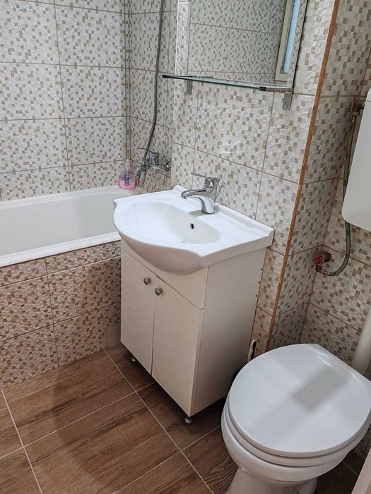Închiriez apartament