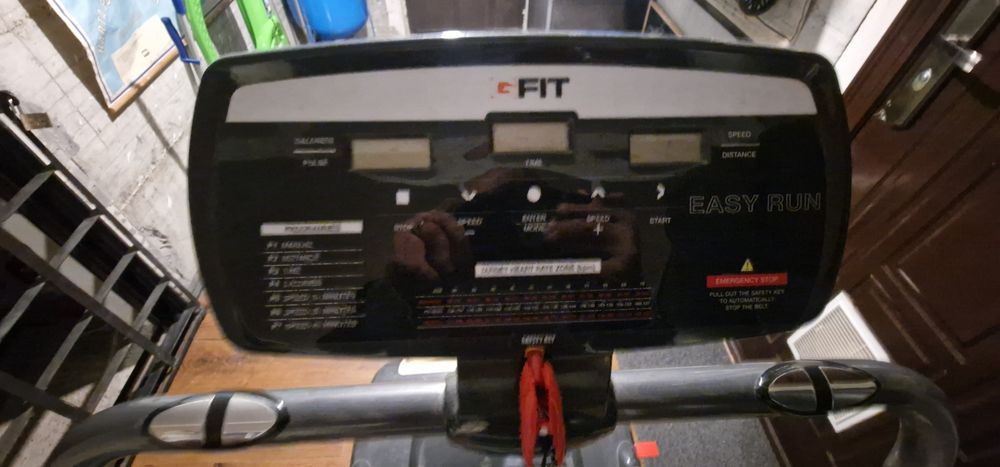 Banda alergat, foarte rezistenta, sarcina maxima 110 kg