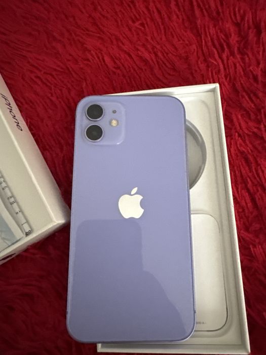 Айфон 12 64 гб .