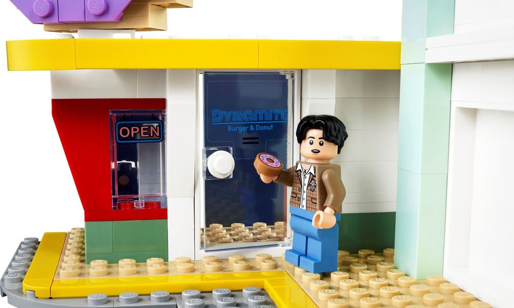 LEGO Ideas 21339 BTS Dynamite, 749 деталей, 7 минифигурок