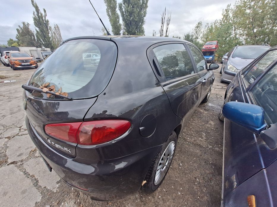 Dezmembrez Alfa Romeo 147 1.6 benzina 2006 AR372.03