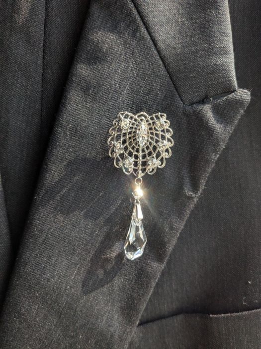 Ac (pin) rever sacou (cravată). Swarovski.