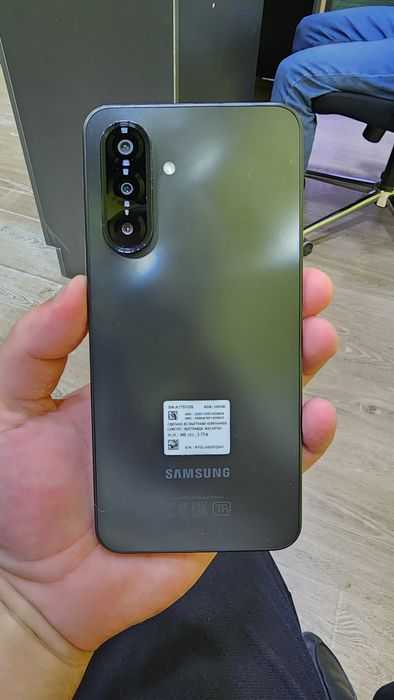 Samsung A 17 сотилади нархи 2.5 млн