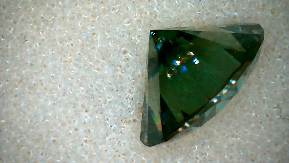 Диамант, Moissanite Brilliance, зелен със сертификат, гравиран номер на камъка - 35 евро - 1 карат