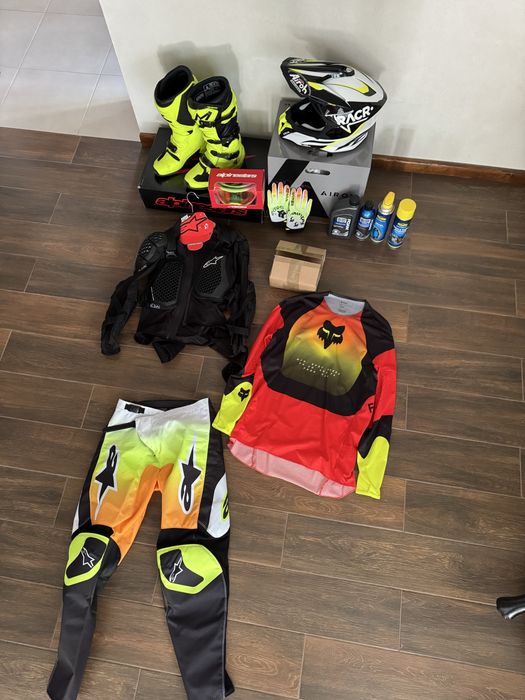 Мото екипировка ботуши каска екип ризница броня alpinestars fox