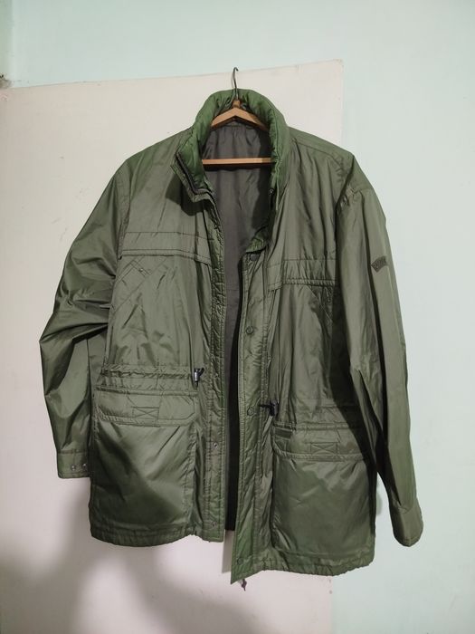 Продам куртку осень весна.