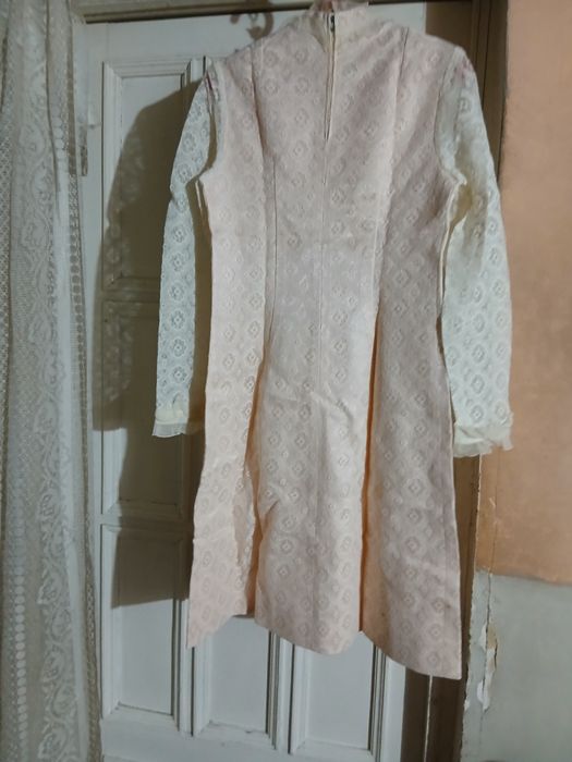 Новые платья парча и гипюр.