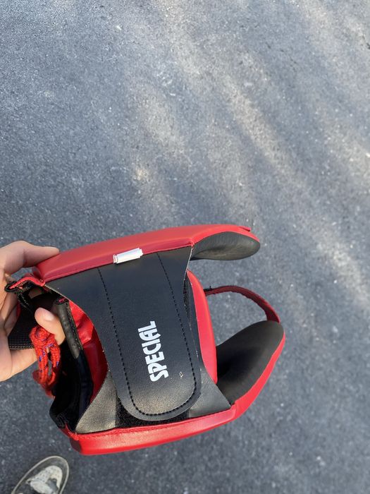 перчатка и шлем б/у,состояние нормальное