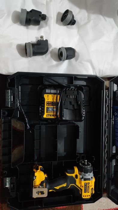 Дрель-шуруповерт Dewalt dcd703