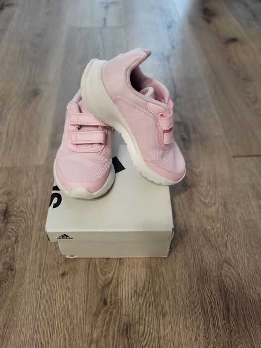 Vand adidasi fetite marca Adidas, marimea 28 1/2