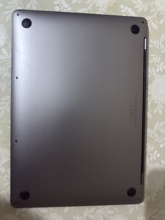 Macbook pro 13 M2 8/512Gb