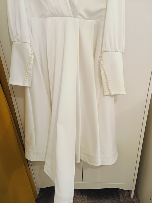 Vând rochita culoare ivory