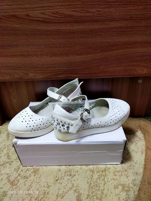 Продам детские туфли