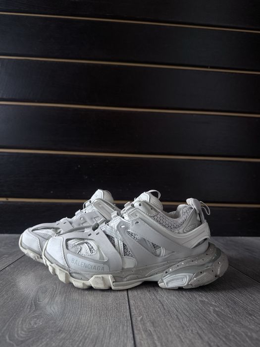Balenciaga track