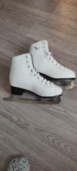 Коньки фигурные  35 размер